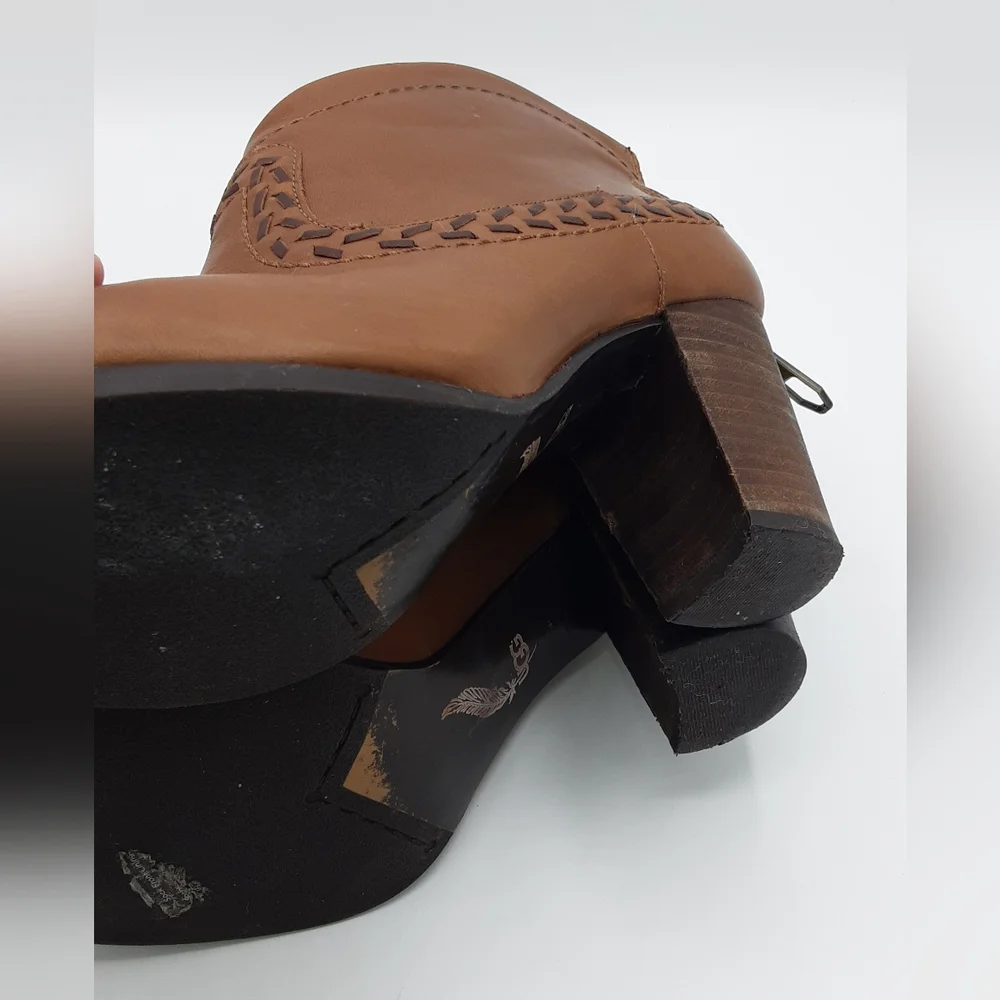 UGG Charlotte Brown Leather Ankle Boot.